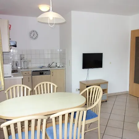 شقة Grosse In Mit Balkon, Cleaning Included *