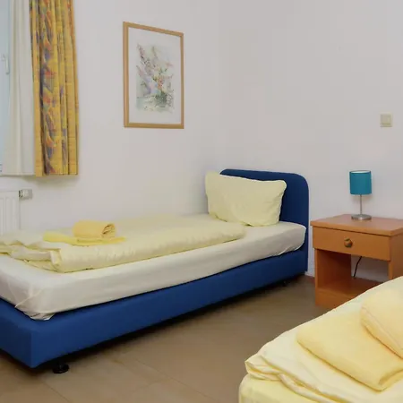 Grosse In Mit Balkon, Cleaning Included شقة فيلنغن