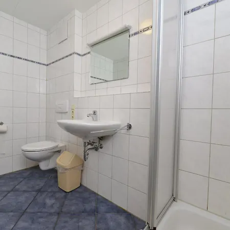 Grosse In Mit Balkon, Cleaning Included شقة *