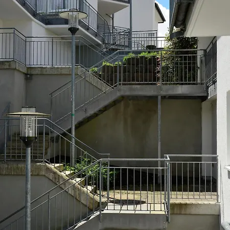Grosse In Mit Balkon, Cleaning Included * فيلنغن